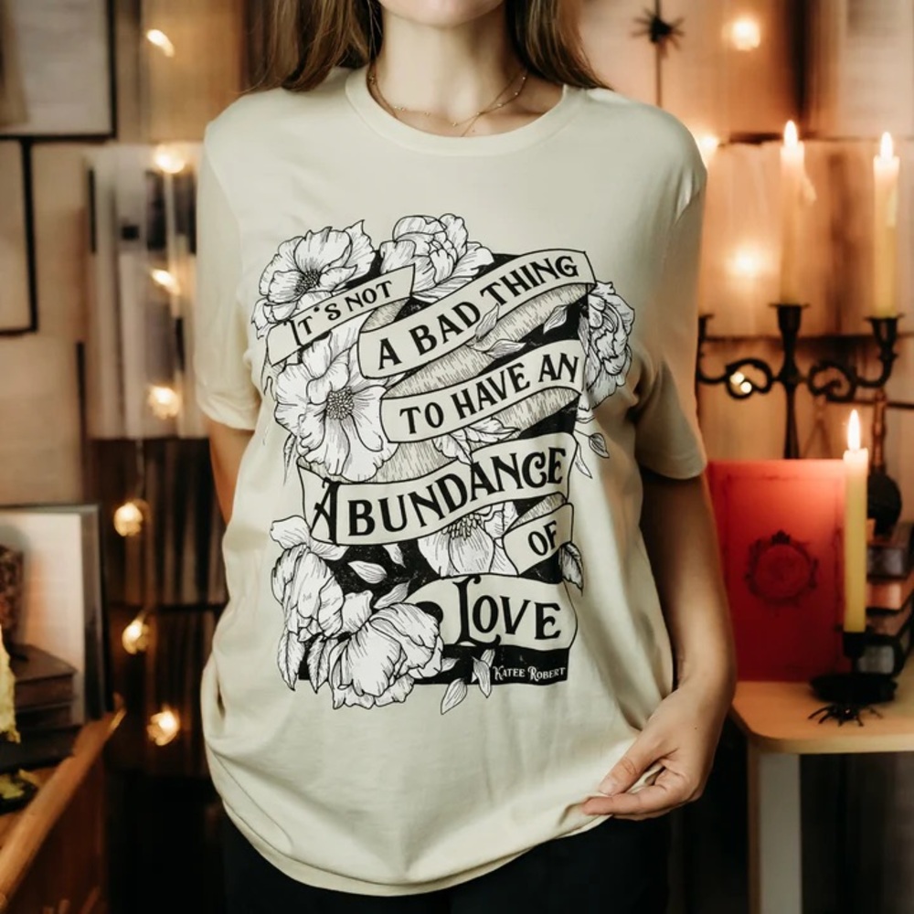 Bookish Box Court of the Vampire Queen Tee Sz M